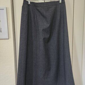 Harvé Benard Grey Wool Skirt – 18W – 100% Wool – 35” Long – Like New